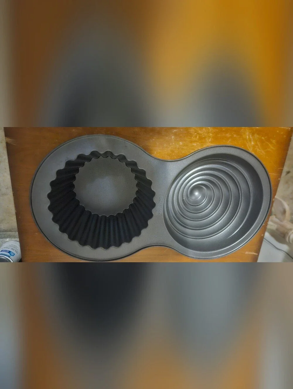 Giant Wilton Dual-Shape CupCake Pan - Black